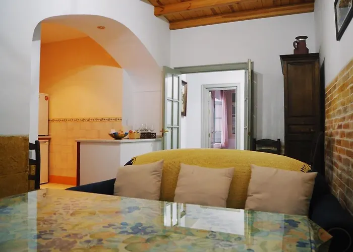 Carmona Center Apartment